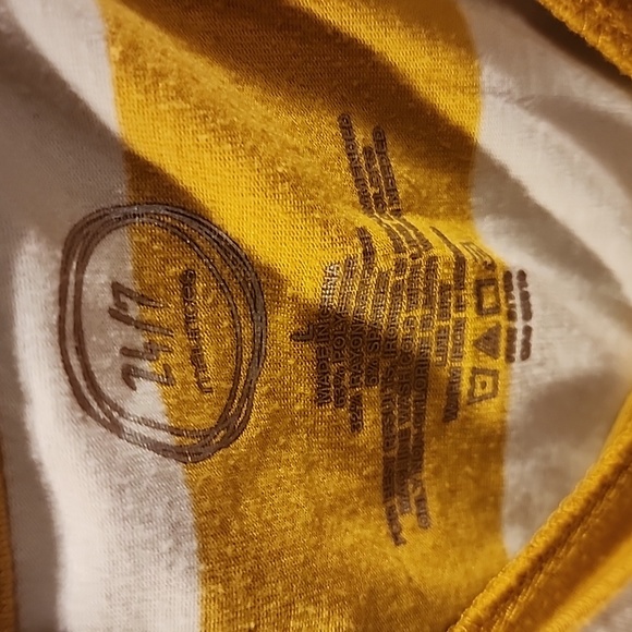 3/4 sleeve top - Picture 2 of 2